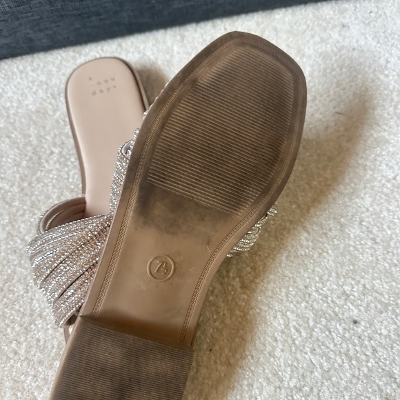 Elegant Beaded Slide Sandals - Cream - Picture 5 of 6